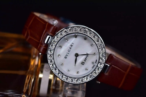 ブルガリ時計正面デザイン